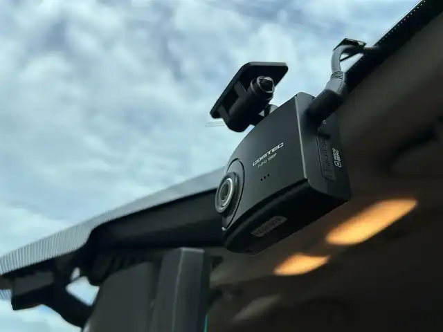 日産 キックス X ツートーンインテリアED 茨城県 2021(令3)年 6.3万km ブリリアントホワイトパール 社外ナビ（Bluetooth/フルセグ/CD/DVD)/アラウンドビューモニター/ビルトインETC/ドライブレコーダー/インテリジェントクルーズコントロール/セーフティアシスト/・プロパイロット/・エマージェンシーブレーキ/・車線逸脱防止支援システム/・踏み間違い衝突防止アシスト/・ハイビームアシスト/デジタルルームミラー/LEDヘッドランプ/革巻きステアリング/ステアリングヒーター/ツートーン合皮シート/前席シートヒーター/純正17インチアルミホイール/スマートキー/プッシュエンジンスターター/禁煙車