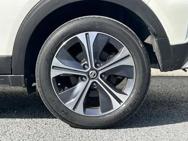 日産 キックス X ツートーンインテリアED 茨城県 2021(令3)年 6.3万km ブリリアントホワイトパール 社外ナビ（Bluetooth/フルセグ/CD/DVD)/アラウンドビューモニター/ビルトインETC/ドライブレコーダー/インテリジェントクルーズコントロール/セーフティアシスト/・プロパイロット/・エマージェンシーブレーキ/・車線逸脱防止支援システム/・踏み間違い衝突防止アシスト/・ハイビームアシスト/デジタルルームミラー/LEDヘッドランプ/革巻きステアリング/ステアリングヒーター/ツートーン合皮シート/前席シートヒーター/純正17インチアルミホイール/スマートキー/プッシュエンジンスターター/禁煙車