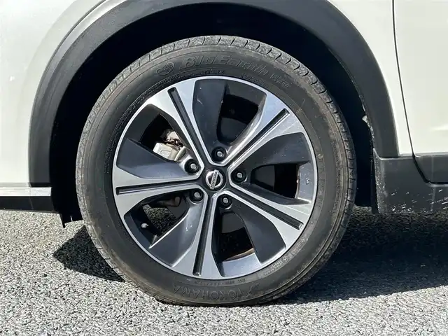 日産 キックス X ツートーンインテリアED 茨城県 2021(令3)年 6.3万km ブリリアントホワイトパール 社外ナビ（Bluetooth/フルセグ/CD/DVD)/アラウンドビューモニター/ビルトインETC/ドライブレコーダー/インテリジェントクルーズコントロール/セーフティアシスト/・プロパイロット/・エマージェンシーブレーキ/・車線逸脱防止支援システム/・踏み間違い衝突防止アシスト/・ハイビームアシスト/デジタルルームミラー/LEDヘッドランプ/革巻きステアリング/ステアリングヒーター/ツートーン合皮シート/前席シートヒーター/純正17インチアルミホイール/スマートキー/プッシュエンジンスターター/禁煙車