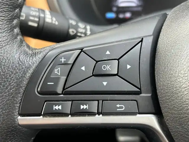 日産 キックス X ツートーンインテリアED 茨城県 2021(令3)年 6.3万km ブリリアントホワイトパール 社外ナビ（Bluetooth/フルセグ/CD/DVD)/アラウンドビューモニター/ビルトインETC/ドライブレコーダー/インテリジェントクルーズコントロール/セーフティアシスト/・プロパイロット/・エマージェンシーブレーキ/・車線逸脱防止支援システム/・踏み間違い衝突防止アシスト/・ハイビームアシスト/デジタルルームミラー/LEDヘッドランプ/革巻きステアリング/ステアリングヒーター/ツートーン合皮シート/前席シートヒーター/純正17インチアルミホイール/スマートキー/プッシュエンジンスターター/禁煙車