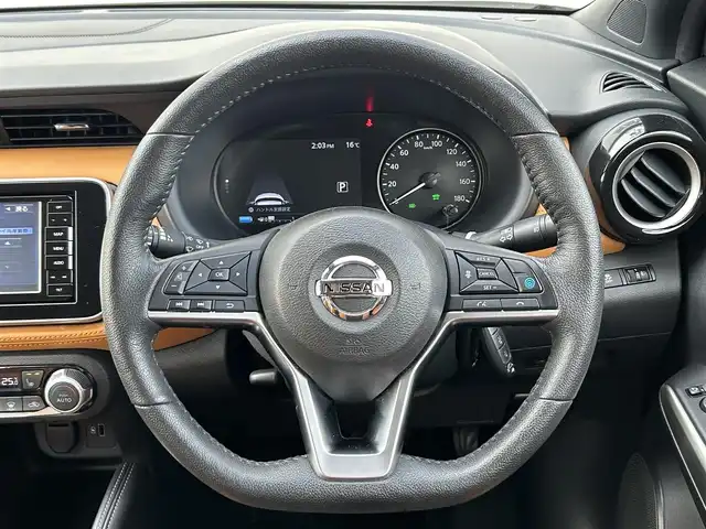 日産 キックス X ツートーンインテリアED 茨城県 2021(令3)年 6.3万km ブリリアントホワイトパール 社外ナビ（Bluetooth/フルセグ/CD/DVD)/アラウンドビューモニター/ビルトインETC/ドライブレコーダー/インテリジェントクルーズコントロール/セーフティアシスト/・プロパイロット/・エマージェンシーブレーキ/・車線逸脱防止支援システム/・踏み間違い衝突防止アシスト/・ハイビームアシスト/デジタルルームミラー/LEDヘッドランプ/革巻きステアリング/ステアリングヒーター/ツートーン合皮シート/前席シートヒーター/純正17インチアルミホイール/スマートキー/プッシュエンジンスターター/禁煙車