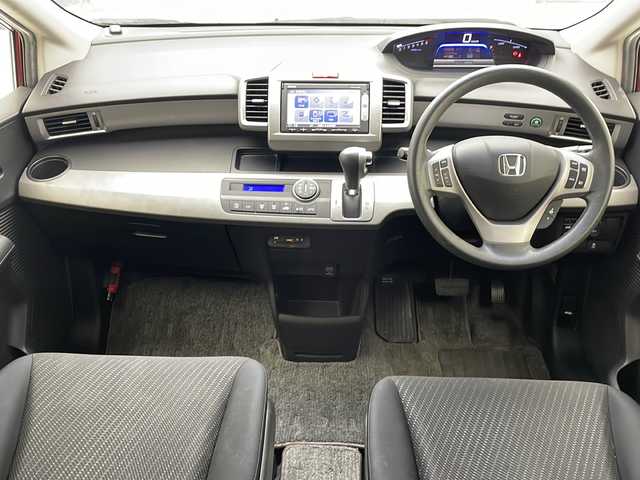 ホンダ フリード ハイブリット ジャストセレクション 沖縄県 2015(平27)年 6.6万km プレミアムディープロッソパール 純正ナビ(VXM-155VSi)/（TV/ＡＭ／ＦＭ／DVD／Bluetooth）/バックカメラ　/ビルトインＥＴＣ/クルーズコントロール　　/ステアリングスイッチ/両側パワースライドドア　/横滑り防止装置　/盗難防止装置　/純正フロアマット　/オートエアコン/オートライト/パワーステアリング/パワーウィンドウ