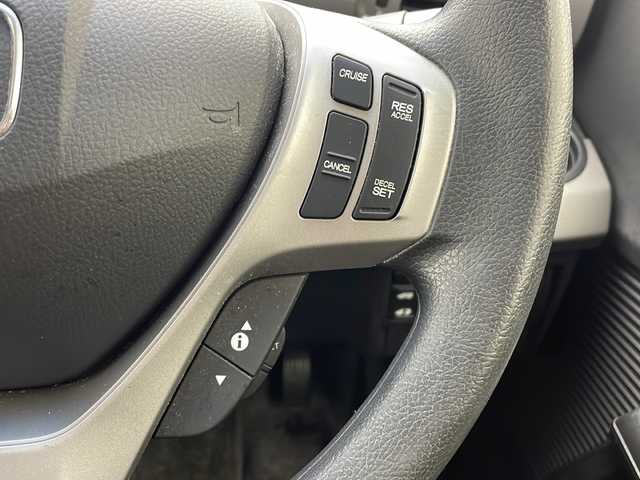 ホンダ フリード ハイブリット ジャストセレクション 沖縄県 2015(平27)年 6.6万km プレミアムディープロッソパール 純正ナビ(VXM-155VSi)/（TV/ＡＭ／ＦＭ／DVD／Bluetooth）/バックカメラ　/ビルトインＥＴＣ/クルーズコントロール　　/ステアリングスイッチ/両側パワースライドドア　/横滑り防止装置　/盗難防止装置　/純正フロアマット　/オートエアコン/オートライト/パワーステアリング/パワーウィンドウ