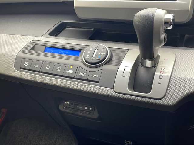 ホンダ フリード ハイブリット ジャストセレクション 沖縄県 2015(平27)年 6.6万km プレミアムディープロッソパール 純正ナビ(VXM-155VSi)/（TV/ＡＭ／ＦＭ／DVD／Bluetooth）/バックカメラ　/ビルトインＥＴＣ/クルーズコントロール　　/ステアリングスイッチ/両側パワースライドドア　/横滑り防止装置　/盗難防止装置　/純正フロアマット　/オートエアコン/オートライト/パワーステアリング/パワーウィンドウ