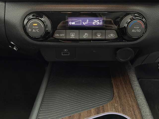 日産 オーラ G 長野県 2022(令4)年 3.3万km グレー ワンオーナー/純正ナビ/（フルセグ/Bluetooth/CD/DVD)/360°カメラ/衝突軽減ブレーキ/車線逸脱防止/前後コーナーセンサー/ブラインドスポットモニター/デジタルインナーミラー/社外AWスタッドレス4本/ETC/前方ドラレコ/ステアリングスイッチ/LEDヘッドライト/ドライブモード/スマートキー/スペアキー/取扱説明書/保証書