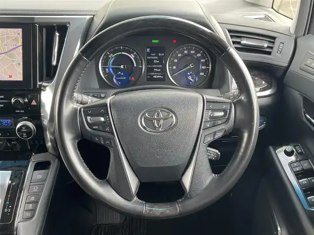 トヨタ アルファードハイブリット SR 道央・札幌 2020(令2)年 4.9万km ホワイトパールクリスタルシャイン ・4WD/・衝突軽減ブレーキ/・純正ナビ/BT&USB&フルセグTV/・バックカメラ/・両側パワースライドドア/・パワーバックドア/・フリップダウンモニター/・エアロパーツ(フロント、サイド、リアアンダー)/・レザーシート/・前席両側シートヒーター/・前席両側エアシート/・前席両側パワーシート/・D席のみメモリシート/・オットマン(N席・2列目)/・サンシェード/・ウォークスルー/・ハンズフリー/・ステアリングスイッチ/・前後コーナーセンサー/・前後クリアランスソナー/・レーダークルーズコントロール/・前後ドライブレコーダー/・ETC/・デジタルインナーミラー/・横滑り防止装置/・レーンキープアシスト/・盗難防止装置/・オートライト/・オートマチックハイビーム/・LEDヘッドライト/・フォグランプ/・オートリトラミラー/・ウィンカーミラー/・純正フロアマット/・純正AW付夏タイヤ