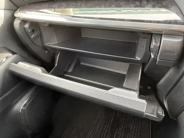 トヨタ アルファードハイブリット SR 道央・札幌 2020(令2)年 4.9万km ホワイトパールクリスタルシャイン ・4WD/・衝突軽減ブレーキ/・純正ナビ/BT&USB&フルセグTV/・バックカメラ/・両側パワースライドドア/・パワーバックドア/・フリップダウンモニター/・エアロパーツ(フロント、サイド、リアアンダー)/・レザーシート/・前席両側シートヒーター/・前席両側エアシート/・前席両側パワーシート/・D席のみメモリシート/・オットマン(N席・2列目)/・サンシェード/・ウォークスルー/・ハンズフリー/・ステアリングスイッチ/・前後コーナーセンサー/・前後クリアランスソナー/・レーダークルーズコントロール/・前後ドライブレコーダー/・ETC/・デジタルインナーミラー/・横滑り防止装置/・レーンキープアシスト/・盗難防止装置/・オートライト/・オートマチックハイビーム/・LEDヘッドライト/・フォグランプ/・オートリトラミラー/・ウィンカーミラー/・純正フロアマット/・純正AW付夏タイヤ