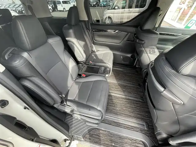 トヨタ アルファードハイブリット SR 道央・札幌 2020(令2)年 4.9万km ホワイトパールクリスタルシャイン ・4WD/・衝突軽減ブレーキ/・純正ナビ/BT&USB&フルセグTV/・バックカメラ/・両側パワースライドドア/・パワーバックドア/・フリップダウンモニター/・エアロパーツ(フロント、サイド、リアアンダー)/・レザーシート/・前席両側シートヒーター/・前席両側エアシート/・前席両側パワーシート/・D席のみメモリシート/・オットマン(N席・2列目)/・サンシェード/・ウォークスルー/・ハンズフリー/・ステアリングスイッチ/・前後コーナーセンサー/・前後クリアランスソナー/・レーダークルーズコントロール/・前後ドライブレコーダー/・ETC/・デジタルインナーミラー/・横滑り防止装置/・レーンキープアシスト/・盗難防止装置/・オートライト/・オートマチックハイビーム/・LEDヘッドライト/・フォグランプ/・オートリトラミラー/・ウィンカーミラー/・純正フロアマット/・純正AW付夏タイヤ