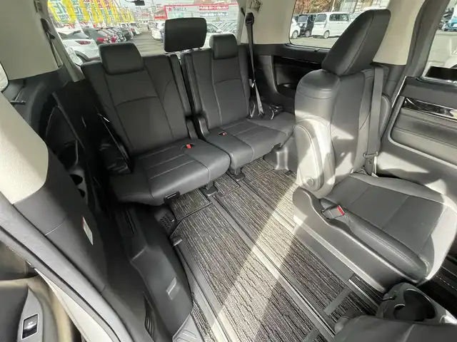 トヨタ アルファードハイブリット SR 道央・札幌 2020(令2)年 4.9万km ホワイトパールクリスタルシャイン ・4WD/・衝突軽減ブレーキ/・純正ナビ/BT&USB&フルセグTV/・バックカメラ/・両側パワースライドドア/・パワーバックドア/・フリップダウンモニター/・エアロパーツ(フロント、サイド、リアアンダー)/・レザーシート/・前席両側シートヒーター/・前席両側エアシート/・前席両側パワーシート/・D席のみメモリシート/・オットマン(N席・2列目)/・サンシェード/・ウォークスルー/・ハンズフリー/・ステアリングスイッチ/・前後コーナーセンサー/・前後クリアランスソナー/・レーダークルーズコントロール/・前後ドライブレコーダー/・ETC/・デジタルインナーミラー/・横滑り防止装置/・レーンキープアシスト/・盗難防止装置/・オートライト/・オートマチックハイビーム/・LEDヘッドライト/・フォグランプ/・オートリトラミラー/・ウィンカーミラー/・純正フロアマット/・純正AW付夏タイヤ