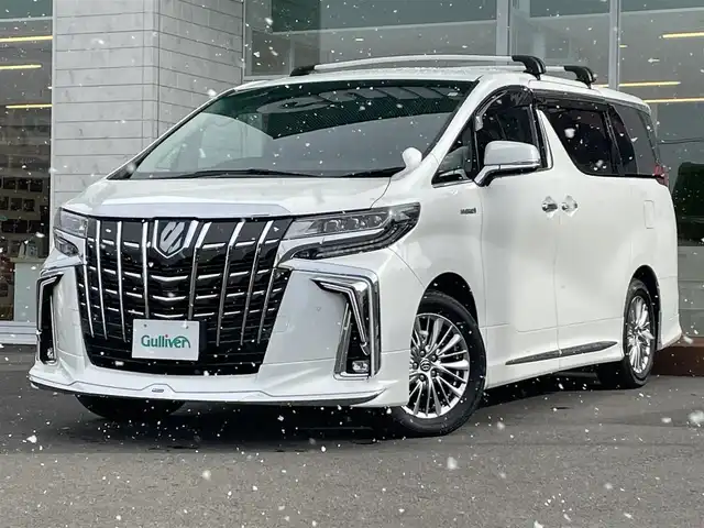 トヨタ アルファードハイブリット SR 道央・札幌 2020(令2)年 4.9万km ホワイトパールクリスタルシャイン ・4WD/・衝突軽減ブレーキ/・純正ナビ/BT&USB&フルセグTV/・バックカメラ/・両側パワースライドドア/・パワーバックドア/・フリップダウンモニター/・エアロパーツ(フロント、サイド、リアアンダー)/・レザーシート/・前席両側シートヒーター/・前席両側エアシート/・前席両側パワーシート/・D席のみメモリシート/・オットマン(N席・2列目)/・サンシェード/・ウォークスルー/・ハンズフリー/・ステアリングスイッチ/・前後コーナーセンサー/・前後クリアランスソナー/・レーダークルーズコントロール/・前後ドライブレコーダー/・ETC/・デジタルインナーミラー/・横滑り防止装置/・レーンキープアシスト/・盗難防止装置/・オートライト/・オートマチックハイビーム/・LEDヘッドライト/・フォグランプ/・オートリトラミラー/・ウィンカーミラー/・純正フロアマット/・純正AW付夏タイヤ