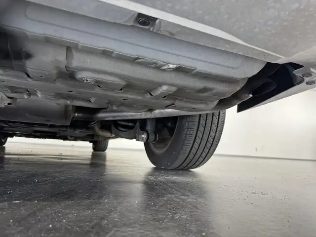 ホンダ ステップワゴン スパーダ eHEV プレミアムライン 三重県 2022(令4)年 3万km プラチナホワイトパール ハイブリッド/FF/MTモード付インパネCVT/純正 11.4インチナビ LXM-237VFLi/（CD/DVD/FM/AM/TV/Music Rack/SD/USB/iPod/Bluetooth/CarPlay/AndroidAuto）/純正 15.6インチ 後席ディスプレイ VM-231FE/【OP】マルチビューカメラシステム/両側パワースライドドア/ドライブレコーダー 前後/ETC/Honda SENSING/・衝突軽減ブレーキ/・車線維持支援システム/・路外逸脱抑制機能/・渋滞追従機能付アダプティブクルーズコントロール＆トラフィックジャムアシスト/・ブラインドスポットインフォメーション/・先行車発進お知らせ機能/・オートハイビーム・アダプティブドライビングビーム/・誤発進抑制機能（前・後）/・パーキングセンサー（前後）/など/装備/・2列目オットマンシート/・パワーテールゲート/・ハーフレザー/・シートヒーター（D/N/2nd）/・左右、後席独立オートエアコン/・電子パーキングブレーキ＆ブレーキホールド機能/・ステアリングスイッチ/・パドルシフト/・オートライト/・LEDヘッドライト＆フォグライト/・プッシュスタート/・スマートキーx2/・保/取/ナビ取/など