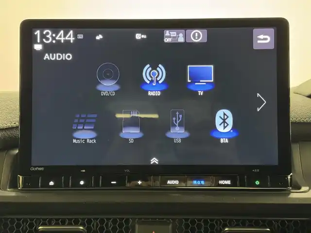 ホンダ ステップワゴン スパーダ eHEV プレミアムライン 三重県 2022(令4)年 3万km プラチナホワイトパール ハイブリッド/FF/MTモード付インパネCVT/純正 11.4インチナビ LXM-237VFLi/（CD/DVD/FM/AM/TV/Music Rack/SD/USB/iPod/Bluetooth/CarPlay/AndroidAuto）/純正 15.6インチ 後席ディスプレイ VM-231FE/【OP】マルチビューカメラシステム/両側パワースライドドア/ドライブレコーダー 前後/ETC/Honda SENSING/・衝突軽減ブレーキ/・車線維持支援システム/・路外逸脱抑制機能/・渋滞追従機能付アダプティブクルーズコントロール＆トラフィックジャムアシスト/・ブラインドスポットインフォメーション/・先行車発進お知らせ機能/・オートハイビーム・アダプティブドライビングビーム/・誤発進抑制機能（前・後）/・パーキングセンサー（前後）/など/装備/・2列目オットマンシート/・パワーテールゲート/・ハーフレザー/・シートヒーター（D/N/2nd）/・左右、後席独立オートエアコン/・電子パーキングブレーキ＆ブレーキホールド機能/・ステアリングスイッチ/・パドルシフト/・オートライト/・LEDヘッドライト＆フォグライト/・プッシュスタート/・スマートキーx2/・保/取/ナビ取/など