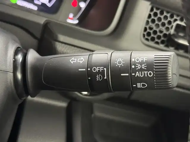 ホンダ ステップワゴン スパーダ eHEV プレミアムライン 三重県 2022(令4)年 3万km プラチナホワイトパール ハイブリッド/FF/MTモード付インパネCVT/純正 11.4インチナビ LXM-237VFLi/（CD/DVD/FM/AM/TV/Music Rack/SD/USB/iPod/Bluetooth/CarPlay/AndroidAuto）/純正 15.6インチ 後席ディスプレイ VM-231FE/【OP】マルチビューカメラシステム/両側パワースライドドア/ドライブレコーダー 前後/ETC/Honda SENSING/・衝突軽減ブレーキ/・車線維持支援システム/・路外逸脱抑制機能/・渋滞追従機能付アダプティブクルーズコントロール＆トラフィックジャムアシスト/・ブラインドスポットインフォメーション/・先行車発進お知らせ機能/・オートハイビーム・アダプティブドライビングビーム/・誤発進抑制機能（前・後）/・パーキングセンサー（前後）/など/装備/・2列目オットマンシート/・パワーテールゲート/・ハーフレザー/・シートヒーター（D/N/2nd）/・左右、後席独立オートエアコン/・電子パーキングブレーキ＆ブレーキホールド機能/・ステアリングスイッチ/・パドルシフト/・オートライト/・LEDヘッドライト＆フォグライト/・プッシュスタート/・スマートキーx2/・保/取/ナビ取/など