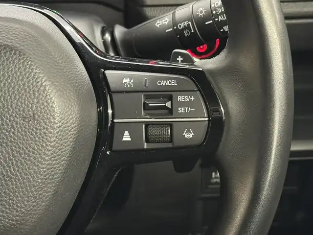 ホンダ ステップワゴン スパーダ eHEV プレミアムライン 三重県 2022(令4)年 3万km プラチナホワイトパール ハイブリッド/FF/MTモード付インパネCVT/純正 11.4インチナビ LXM-237VFLi/（CD/DVD/FM/AM/TV/Music Rack/SD/USB/iPod/Bluetooth/CarPlay/AndroidAuto）/純正 15.6インチ 後席ディスプレイ VM-231FE/【OP】マルチビューカメラシステム/両側パワースライドドア/ドライブレコーダー 前後/ETC/Honda SENSING/・衝突軽減ブレーキ/・車線維持支援システム/・路外逸脱抑制機能/・渋滞追従機能付アダプティブクルーズコントロール＆トラフィックジャムアシスト/・ブラインドスポットインフォメーション/・先行車発進お知らせ機能/・オートハイビーム・アダプティブドライビングビーム/・誤発進抑制機能（前・後）/・パーキングセンサー（前後）/など/装備/・2列目オットマンシート/・パワーテールゲート/・ハーフレザー/・シートヒーター（D/N/2nd）/・左右、後席独立オートエアコン/・電子パーキングブレーキ＆ブレーキホールド機能/・ステアリングスイッチ/・パドルシフト/・オートライト/・LEDヘッドライト＆フォグライト/・プッシュスタート/・スマートキーx2/・保/取/ナビ取/など