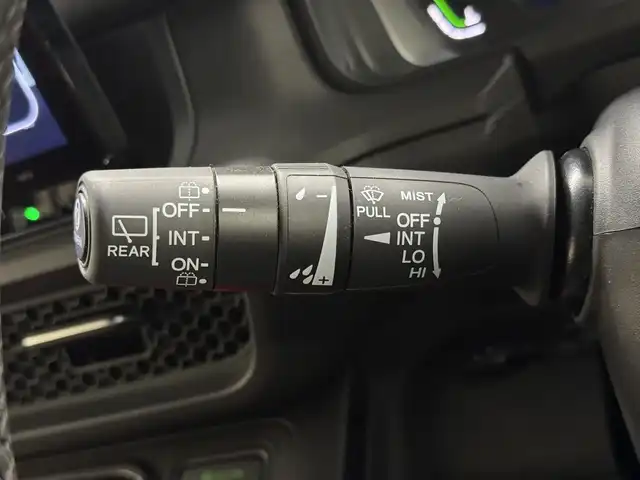 ホンダ ステップワゴン スパーダ eHEV プレミアムライン 三重県 2022(令4)年 3万km プラチナホワイトパール ハイブリッド/FF/MTモード付インパネCVT/純正 11.4インチナビ LXM-237VFLi/（CD/DVD/FM/AM/TV/Music Rack/SD/USB/iPod/Bluetooth/CarPlay/AndroidAuto）/純正 15.6インチ 後席ディスプレイ VM-231FE/【OP】マルチビューカメラシステム/両側パワースライドドア/ドライブレコーダー 前後/ETC/Honda SENSING/・衝突軽減ブレーキ/・車線維持支援システム/・路外逸脱抑制機能/・渋滞追従機能付アダプティブクルーズコントロール＆トラフィックジャムアシスト/・ブラインドスポットインフォメーション/・先行車発進お知らせ機能/・オートハイビーム・アダプティブドライビングビーム/・誤発進抑制機能（前・後）/・パーキングセンサー（前後）/など/装備/・2列目オットマンシート/・パワーテールゲート/・ハーフレザー/・シートヒーター（D/N/2nd）/・左右、後席独立オートエアコン/・電子パーキングブレーキ＆ブレーキホールド機能/・ステアリングスイッチ/・パドルシフト/・オートライト/・LEDヘッドライト＆フォグライト/・プッシュスタート/・スマートキーx2/・保/取/ナビ取/など