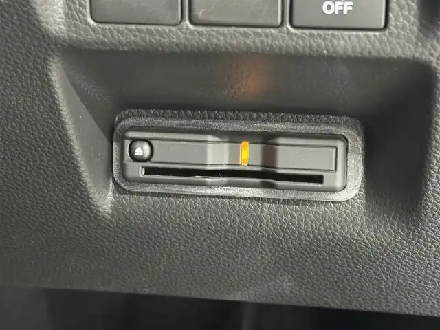 ホンダ ステップワゴン スパーダ eHEV プレミアムライン 三重県 2022(令4)年 3万km プラチナホワイトパール ハイブリッド/FF/MTモード付インパネCVT/純正 11.4インチナビ LXM-237VFLi/（CD/DVD/FM/AM/TV/Music Rack/SD/USB/iPod/Bluetooth/CarPlay/AndroidAuto）/純正 15.6インチ 後席ディスプレイ VM-231FE/【OP】マルチビューカメラシステム/両側パワースライドドア/ドライブレコーダー 前後/ETC/Honda SENSING/・衝突軽減ブレーキ/・車線維持支援システム/・路外逸脱抑制機能/・渋滞追従機能付アダプティブクルーズコントロール＆トラフィックジャムアシスト/・ブラインドスポットインフォメーション/・先行車発進お知らせ機能/・オートハイビーム・アダプティブドライビングビーム/・誤発進抑制機能（前・後）/・パーキングセンサー（前後）/など/装備/・2列目オットマンシート/・パワーテールゲート/・ハーフレザー/・シートヒーター（D/N/2nd）/・左右、後席独立オートエアコン/・電子パーキングブレーキ＆ブレーキホールド機能/・ステアリングスイッチ/・パドルシフト/・オートライト/・LEDヘッドライト＆フォグライト/・プッシュスタート/・スマートキーx2/・保/取/ナビ取/など