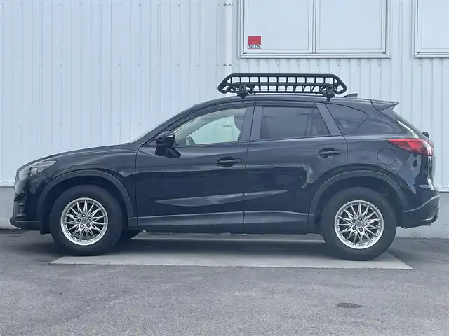 マツダ ＣＸ－５ 20S 愛媛県 2015(平27)年 5.7万km ジェットブラックマイカ 純正メーカーナビ/(Bluetooth/CD/DVD/AUX/USB/フルセグ)/ルーフキャリア/テレビキャンセラー/バックカメラ/ビルトインETC/社外17インチアルミホイール/クルーズコントロール/オートライト/LEDヘッドライト/プッシュスタート/スマートキー/アイドリングストップ/純正フロアマット/純正ドアバイザー/横滑り防止装置/盗難防止装置/電動格納ミラー