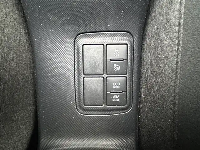 トヨタ アクア S 福岡県 2018(平30)年 2万km ジュエリーパープルマイカM ・純正ナビ/　CD　Bluetooth　ワンセグ/・ハロゲンオートライト/・オートハイビーム/・衝突軽減/・レーンキープ/・プッシュスタート/・スペアキー
