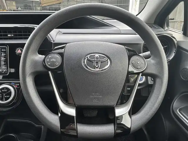 トヨタ アクア S 福岡県 2018(平30)年 2万km ジュエリーパープルマイカM ・純正ナビ/　CD　Bluetooth　ワンセグ/・ハロゲンオートライト/・オートハイビーム/・衝突軽減/・レーンキープ/・プッシュスタート/・スペアキー