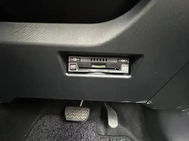 トヨタ アクア S 福岡県 2018(平30)年 2万km ジュエリーパープルマイカM ・純正ナビ/　CD　Bluetooth　ワンセグ/・ハロゲンオートライト/・オートハイビーム/・衝突軽減/・レーンキープ/・プッシュスタート/・スペアキー