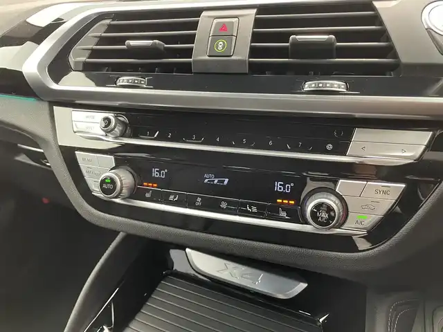 ＢＭＷ Ｘ４ xDrive 20d Mスポーツ 熊本県 2021(令3)年 2.5万km アルピンホワイトⅢ ・スマートキー/・プッシュスタート/・インテリジェントセーフティ/・パーキングアシスト/・PDC自動起動/・アクティブPDC緊急ブレーキ/・注意喚起アシスタント/・クルーズコントロール(追従式)/・黒革シート/・前席パワーシート/・前席シートヒーター /・純正メモリナビ/　【Bluetooth・USB・AppleCarPlay】/・フルセグTV/・全方位カメラ/・ETC/・ワイヤレス充電/・ドライブレコーダー(前後録画)/・パワーバックドア/・LEDヘッドランプ/・LEDフォグランプ/・純正マット/・保証書/取説