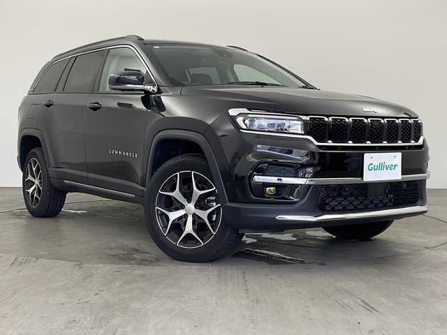 クライスラー・ジープ ジープ コマンダー リミテッド 兵庫県 2024(令6)年 0.7万km 黒 ・純正メモリーナビ/　Bluetoothオーディオ/　USB接続/　フルセグテレビ/・アラウンドビューモニター/・ETC2.0/・レーダークルーズコントロール/・衝突被害軽減システム/・ブラインドスポットモニター/・電動リアゲート/・前後ドライブレコーダー/・純正フロアマット/・パワーシート（運転席・助手席）/・メモリーシート（運転席）/・レザーシート/・シートヒーター（運転席・助手席）/・革巻きステアリング/・ステアリングヒーター/・ステアリングスイッチ/・ルーフレール/・純正18インチアルミホイール/・デジタルインナーミラー/・電動パーキングブレーキ/・オートブレーキホールド/・ABS/・横滑り防止機能/・前後コーナーセンサー/・レーンキープアシスト/・盗難防止装置/・オートライト/・オートマチックハイビーム/・LEDヘッドライト/・ダウンヒルアシストコントロール/・W＋サイドエアバック/・カーテンエアバック/・スマートキー/・スペアキー/・アイドリングストップ/・４WD/・AACエアコン
