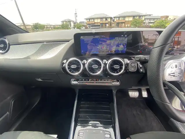 メルセデス・ベンツ Ｂ１８０ AMGライン 福岡県 2021(令3)年 2.2万km ポーラホワイト ・純正HDDナビ/フルセグTV/BT/USB/・バックカメラ/・レーダーセーフティパッケージ/・アクティブディスタンスアシスト ディストロニック/・アクティブブレーキアシスト/・アクティブレーンキーピングアシスト/・アクティブレーンチェンジングアシスト/・アクティブステアリングアシスト/・アクティブブラインドスポットアシスト/・パークトロニック/・アクティブパーキングアシスト/・ブラック合皮/アルカンターラコンビシート/・前席パワーシート/メモリーシート/シートヒーター/・フットトランクオープナー/・マルチビームLEDヘッドライト/・アダプティブハイビームアシストプラス/・ETC2.0/・純正前後ドライブレコーダー/・純正18インチ5ツインスポークAW/・スマートキー/・パドルシフト/・保証書/記録簿