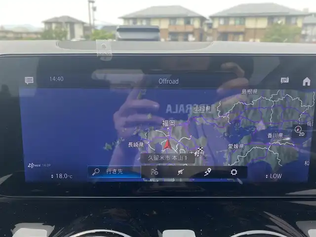メルセデス・ベンツ Ｂ１８０ AMGライン 福岡県 2021(令3)年 2.2万km ポーラホワイト ・純正HDDナビ/フルセグTV/BT/USB/・バックカメラ/・レーダーセーフティパッケージ/・アクティブディスタンスアシスト ディストロニック/・アクティブブレーキアシスト/・アクティブレーンキーピングアシスト/・アクティブレーンチェンジングアシスト/・アクティブステアリングアシスト/・アクティブブラインドスポットアシスト/・パークトロニック/・アクティブパーキングアシスト/・ブラック合皮/アルカンターラコンビシート/・前席パワーシート/メモリーシート/シートヒーター/・フットトランクオープナー/・マルチビームLEDヘッドライト/・アダプティブハイビームアシストプラス/・ETC2.0/・純正前後ドライブレコーダー/・純正18インチ5ツインスポークAW/・スマートキー/・パドルシフト/・保証書/記録簿