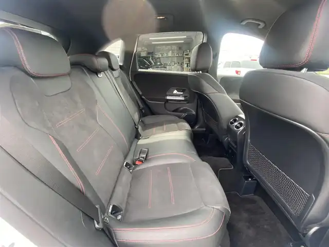 メルセデス・ベンツ Ｂ１８０ AMGライン 福岡県 2021(令3)年 2.2万km ポーラホワイト ・純正HDDナビ/フルセグTV/BT/USB/・バックカメラ/・レーダーセーフティパッケージ/・アクティブディスタンスアシスト ディストロニック/・アクティブブレーキアシスト/・アクティブレーンキーピングアシスト/・アクティブレーンチェンジングアシスト/・アクティブステアリングアシスト/・アクティブブラインドスポットアシスト/・パークトロニック/・アクティブパーキングアシスト/・ブラック合皮/アルカンターラコンビシート/・前席パワーシート/メモリーシート/シートヒーター/・フットトランクオープナー/・マルチビームLEDヘッドライト/・アダプティブハイビームアシストプラス/・ETC2.0/・純正前後ドライブレコーダー/・純正18インチ5ツインスポークAW/・スマートキー/・パドルシフト/・保証書/記録簿