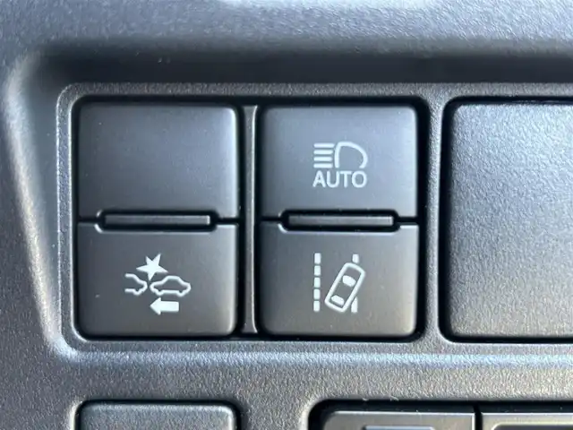 トヨタ ヴォクシー ZS 煌Ⅱ 奈良県 2020(令2)年 3.8万km ホワイトパールクリスタルシャイン ワンオーナー/社外10インチナビ(フルセグTV/AM・FM/CD/DVD/BT/AUX/HDMI)/バックカメラ/両側パワースライドドア/Toyota Safety Sense/プリクラッシュセーフティ/レーンディパーチャーアラート/クルーズコントロール/アイドリングストップ機能/ハーフレザーシート/後席サンシェード/純正フロアマット/純正16インチアルミホイール/スペアキー/フロントオートエアコン（左右独立温度コントロール）/リヤオートエアコン（リヤクーラー＋リヤヒーター）