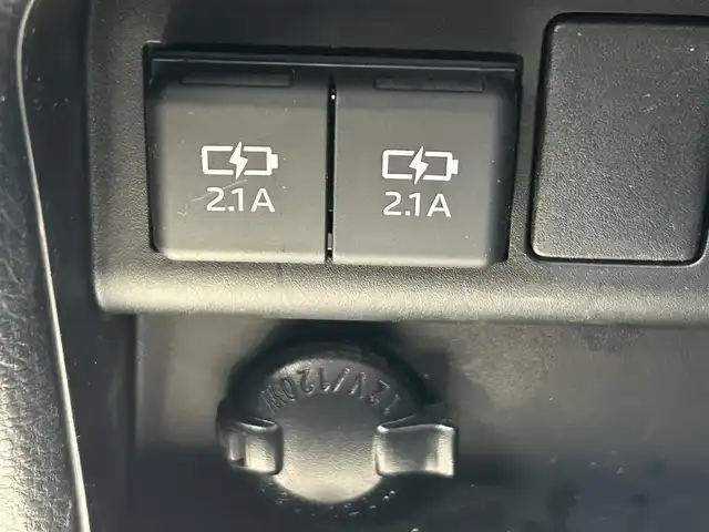 トヨタ ヴォクシー ZS 煌Ⅱ 奈良県 2020(令2)年 3.8万km ホワイトパールクリスタルシャイン ワンオーナー/社外10インチナビ(フルセグTV/AM・FM/CD/DVD/BT/AUX/HDMI)/バックカメラ/両側パワースライドドア/Toyota Safety Sense/プリクラッシュセーフティ/レーンディパーチャーアラート/クルーズコントロール/アイドリングストップ機能/ハーフレザーシート/後席サンシェード/純正フロアマット/純正16インチアルミホイール/スペアキー/フロントオートエアコン（左右独立温度コントロール）/リヤオートエアコン（リヤクーラー＋リヤヒーター）