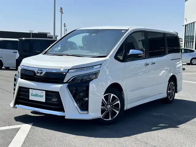 トヨタ ヴォクシー ZS 煌Ⅱ 奈良県 2020(令2)年 3.8万km ホワイトパールクリスタルシャイン ワンオーナー/社外10インチナビ(フルセグTV/AM・FM/CD/DVD/BT/AUX/HDMI)/バックカメラ/両側パワースライドドア/Toyota Safety Sense/プリクラッシュセーフティ/レーンディパーチャーアラート/クルーズコントロール/アイドリングストップ機能/ハーフレザーシート/後席サンシェード/純正フロアマット/純正16インチアルミホイール/スペアキー/フロントオートエアコン（左右独立温度コントロール）/リヤオートエアコン（リヤクーラー＋リヤヒーター）