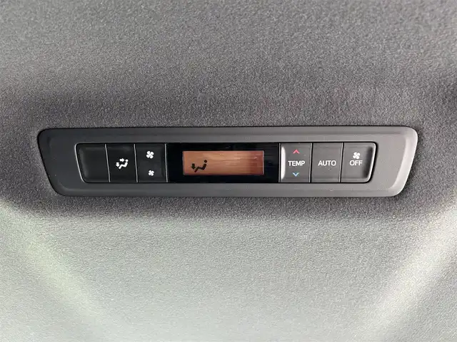 トヨタ ヴォクシー ZS 煌Ⅱ 奈良県 2020(令2)年 3.8万km ホワイトパールクリスタルシャイン ワンオーナー/社外10インチナビ(フルセグTV/AM・FM/CD/DVD/BT/AUX/HDMI)/バックカメラ/両側パワースライドドア/Toyota Safety Sense/プリクラッシュセーフティ/レーンディパーチャーアラート/クルーズコントロール/アイドリングストップ機能/ハーフレザーシート/後席サンシェード/純正フロアマット/純正16インチアルミホイール/スペアキー/フロントオートエアコン（左右独立温度コントロール）/リヤオートエアコン（リヤクーラー＋リヤヒーター）