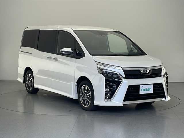 トヨタ ヴォクシー ZS 煌Ⅱ 長野県 2020(令2)年 3.8万km ホワイトパールクリスタルシャイン 社外10インチナビ/Bluetooth／CD／DVD／フルセグTV/バックカメラ/横滑り防止装置/衝突被害軽減システム/レーンキープアシスト/先行車発進告知/パーキングサポートブレーキ/前後コーナーセンサー/両側パワスラ/クルーズコントロール（追従走行無し）/純正16インチAW装着/純正フロアマット/ステアリングスイッチ/ハーフレザー/オートライト/LEDヘッドライト/スマートキー