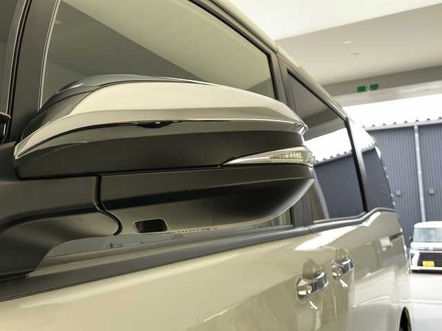 トヨタ ヴォクシー ZS 煌Ⅱ 長野県 2020(令2)年 3.8万km ホワイトパールクリスタルシャイン 社外10インチナビ/Bluetooth／CD／DVD／フルセグTV/バックカメラ/横滑り防止装置/衝突被害軽減システム/レーンキープアシスト/先行車発進告知/パーキングサポートブレーキ/前後コーナーセンサー/両側パワスラ/クルーズコントロール（追従走行無し）/純正16インチAW装着/純正フロアマット/ステアリングスイッチ/ハーフレザー/オートライト/LEDヘッドライト/スマートキー