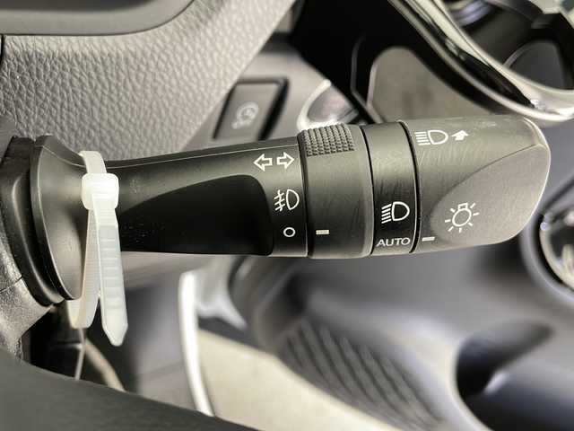 トヨタ ヴォクシー ZS 煌Ⅱ 長野県 2020(令2)年 3.8万km ホワイトパールクリスタルシャイン 社外10インチナビ/Bluetooth／CD／DVD／フルセグTV/バックカメラ/横滑り防止装置/衝突被害軽減システム/レーンキープアシスト/先行車発進告知/パーキングサポートブレーキ/前後コーナーセンサー/両側パワスラ/クルーズコントロール（追従走行無し）/純正16インチAW装着/純正フロアマット/ステアリングスイッチ/ハーフレザー/オートライト/LEDヘッドライト/スマートキー