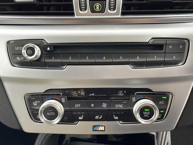 ＢＭＷ Ｘ１ xDrive 20i 道央・札幌 2015(平27)年 9万km ドニントングレーM ・４WD/ターボ/・サンルーフ/・純正メーカーナビ/・DVD.CD.フルセグ/・レザーシート/パワーシート/・シートヒーター/・クルーズコントロール/・リアパワーバックドア /・キセノンライト/オートライト/・ビルトインETC/・ドライブレコーダー/・スマートキー