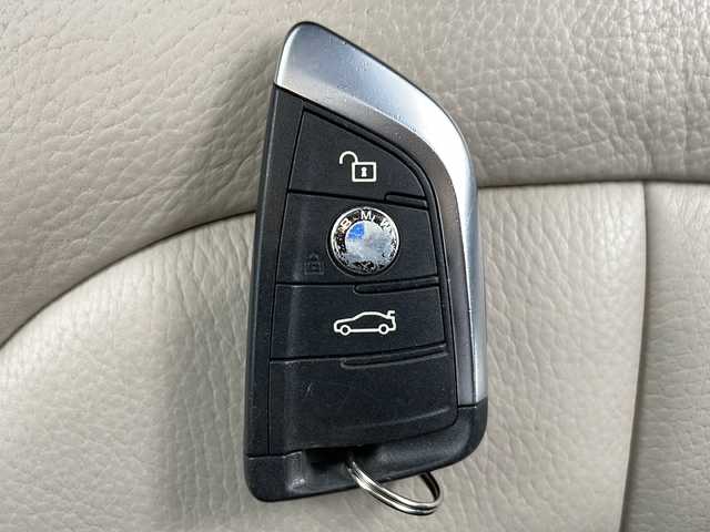 ＢＭＷ Ｘ１ xDrive 20i 道央・札幌 2015(平27)年 9万km ドニントングレーM ・４WD/ターボ/・サンルーフ/・純正メーカーナビ/・DVD.CD.フルセグ/・レザーシート/パワーシート/・シートヒーター/・クルーズコントロール/・リアパワーバックドア /・キセノンライト/オートライト/・ビルトインETC/・ドライブレコーダー/・スマートキー
