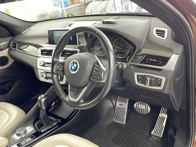 ＢＭＷ Ｘ１ xDrive 20i 道央・札幌 2015(平27)年 9万km ドニントングレーM ・４WD/ターボ/・サンルーフ/・純正メーカーナビ/・DVD.CD.フルセグ/・レザーシート/パワーシート/・シートヒーター/・クルーズコントロール/・リアパワーバックドア /・キセノンライト/オートライト/・ビルトインETC/・ドライブレコーダー/・スマートキー