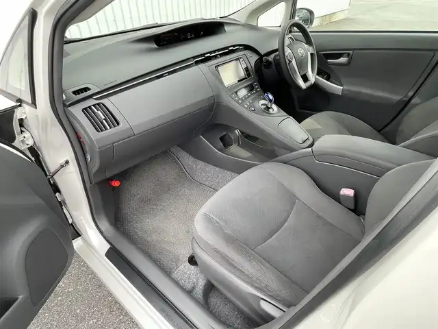 トヨタ プリウス S 滋賀県 2011(平23)年 6.2万km ホワイトパールクリスタルシャイン ワンオーナー/社外ナビ/・Bluetooth/フルセグ/・CD/DVD/バックカメラ/ステアリングリモコン/ETC/電動格納ミラー/HIDオートライト/フォグライト/スマートキー/プッシュスタート