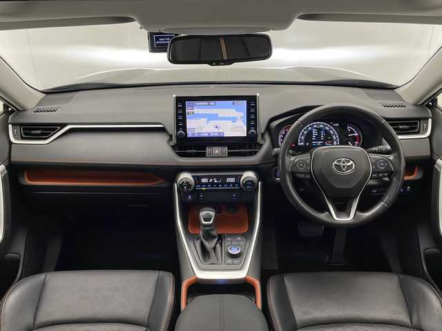 トヨタ ＲＡＶ４ アドベンチャー 宮崎県 2020(令2)年 6.5万km アティチュードブラックマイカ 禁煙車/トヨタセーフティセンス/純正9型ディスプレイオーディオナビTV/（T-CONNECT/AppleCarPlay/Bluetooth/FMAM/フルセグTV)/純正オートアラーム/純正ビルトインETC/純正LEDオートライト/純正LEDフォグ/純正19インチアルミ/純正フロアマット/社外前後ドライブレコーダー/サンルーフ/レザーシート/プリクラッシュセーフティ/アダプティブクルーズコントロール/オートマチックハイビーム/レーンディパーチャーアラート/ダウンヒルアシストコントロール/クリアランスソナー/ブラインドスポットモニター/パノラミックビューモニター/電子パーキング/オートホールド/運転席パワーシート/前席エアシート/シートヒーター/ステアリングヒーター/デュアルオートエアコン/オート電動格納ミラー/本革巻ハンドル/スマートキー/プッシュエンジンスタート/スペアキー/新車時保証書/取扱い説明書
