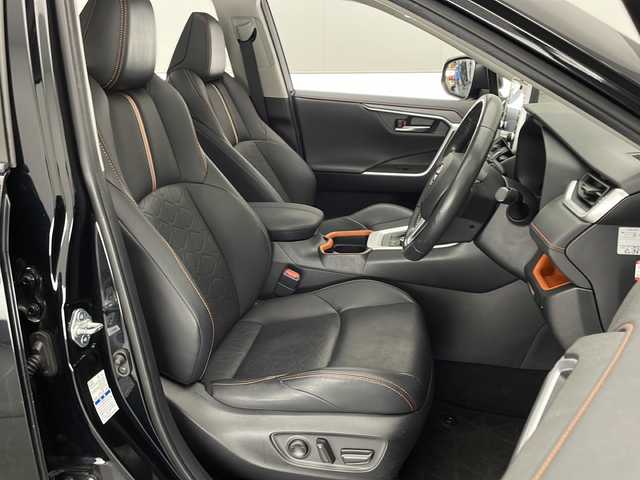 トヨタ ＲＡＶ４ アドベンチャー 宮崎県 2020(令2)年 6.5万km アティチュードブラックマイカ 禁煙車/トヨタセーフティセンス/純正9型ディスプレイオーディオナビTV/（T-CONNECT/AppleCarPlay/Bluetooth/FMAM/フルセグTV)/純正オートアラーム/純正ビルトインETC/純正LEDオートライト/純正LEDフォグ/純正19インチアルミ/純正フロアマット/社外前後ドライブレコーダー/サンルーフ/レザーシート/プリクラッシュセーフティ/アダプティブクルーズコントロール/オートマチックハイビーム/レーンディパーチャーアラート/ダウンヒルアシストコントロール/クリアランスソナー/ブラインドスポットモニター/パノラミックビューモニター/電子パーキング/オートホールド/運転席パワーシート/前席エアシート/シートヒーター/ステアリングヒーター/デュアルオートエアコン/オート電動格納ミラー/本革巻ハンドル/スマートキー/プッシュエンジンスタート/スペアキー/新車時保証書/取扱い説明書