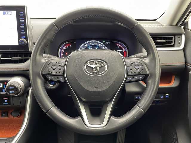 トヨタ ＲＡＶ４ アドベンチャー 宮崎県 2020(令2)年 6.5万km アティチュードブラックマイカ 禁煙車/トヨタセーフティセンス/純正9型ディスプレイオーディオナビTV/（T-CONNECT/AppleCarPlay/Bluetooth/FMAM/フルセグTV)/純正オートアラーム/純正ビルトインETC/純正LEDオートライト/純正LEDフォグ/純正19インチアルミ/純正フロアマット/社外前後ドライブレコーダー/サンルーフ/レザーシート/プリクラッシュセーフティ/アダプティブクルーズコントロール/オートマチックハイビーム/レーンディパーチャーアラート/ダウンヒルアシストコントロール/クリアランスソナー/ブラインドスポットモニター/パノラミックビューモニター/電子パーキング/オートホールド/運転席パワーシート/前席エアシート/シートヒーター/ステアリングヒーター/デュアルオートエアコン/オート電動格納ミラー/本革巻ハンドル/スマートキー/プッシュエンジンスタート/スペアキー/新車時保証書/取扱い説明書
