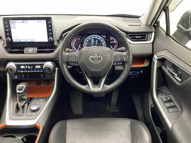 トヨタ ＲＡＶ４ アドベンチャー 宮崎県 2020(令2)年 6.5万km アティチュードブラックマイカ 禁煙車/トヨタセーフティセンス/純正9型ディスプレイオーディオナビTV/（T-CONNECT/AppleCarPlay/Bluetooth/FMAM/フルセグTV)/純正オートアラーム/純正ビルトインETC/純正LEDオートライト/純正LEDフォグ/純正19インチアルミ/純正フロアマット/社外前後ドライブレコーダー/サンルーフ/レザーシート/プリクラッシュセーフティ/アダプティブクルーズコントロール/オートマチックハイビーム/レーンディパーチャーアラート/ダウンヒルアシストコントロール/クリアランスソナー/ブラインドスポットモニター/パノラミックビューモニター/電子パーキング/オートホールド/運転席パワーシート/前席エアシート/シートヒーター/ステアリングヒーター/デュアルオートエアコン/オート電動格納ミラー/本革巻ハンドル/スマートキー/プッシュエンジンスタート/スペアキー/新車時保証書/取扱い説明書