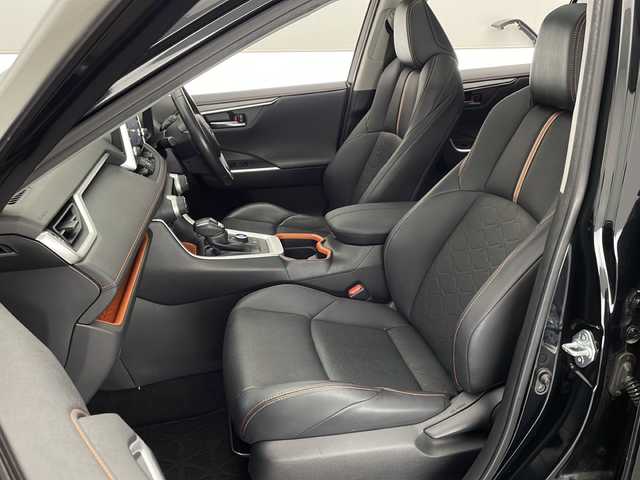 トヨタ ＲＡＶ４ アドベンチャー 宮崎県 2020(令2)年 6.5万km アティチュードブラックマイカ 禁煙車/トヨタセーフティセンス/純正9型ディスプレイオーディオナビTV/（T-CONNECT/AppleCarPlay/Bluetooth/FMAM/フルセグTV)/純正オートアラーム/純正ビルトインETC/純正LEDオートライト/純正LEDフォグ/純正19インチアルミ/純正フロアマット/社外前後ドライブレコーダー/サンルーフ/レザーシート/プリクラッシュセーフティ/アダプティブクルーズコントロール/オートマチックハイビーム/レーンディパーチャーアラート/ダウンヒルアシストコントロール/クリアランスソナー/ブラインドスポットモニター/パノラミックビューモニター/電子パーキング/オートホールド/運転席パワーシート/前席エアシート/シートヒーター/ステアリングヒーター/デュアルオートエアコン/オート電動格納ミラー/本革巻ハンドル/スマートキー/プッシュエンジンスタート/スペアキー/新車時保証書/取扱い説明書