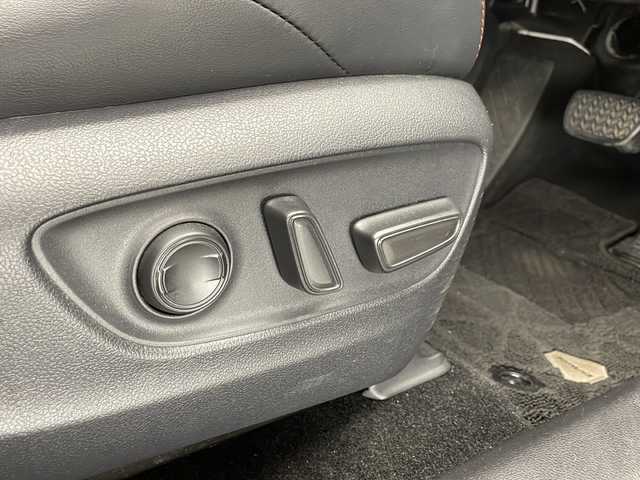 トヨタ ＲＡＶ４ アドベンチャー 宮崎県 2020(令2)年 6.5万km アティチュードブラックマイカ 禁煙車/トヨタセーフティセンス/純正9型ディスプレイオーディオナビTV/（T-CONNECT/AppleCarPlay/Bluetooth/FMAM/フルセグTV)/純正オートアラーム/純正ビルトインETC/純正LEDオートライト/純正LEDフォグ/純正19インチアルミ/純正フロアマット/社外前後ドライブレコーダー/サンルーフ/レザーシート/プリクラッシュセーフティ/アダプティブクルーズコントロール/オートマチックハイビーム/レーンディパーチャーアラート/ダウンヒルアシストコントロール/クリアランスソナー/ブラインドスポットモニター/パノラミックビューモニター/電子パーキング/オートホールド/運転席パワーシート/前席エアシート/シートヒーター/ステアリングヒーター/デュアルオートエアコン/オート電動格納ミラー/本革巻ハンドル/スマートキー/プッシュエンジンスタート/スペアキー/新車時保証書/取扱い説明書