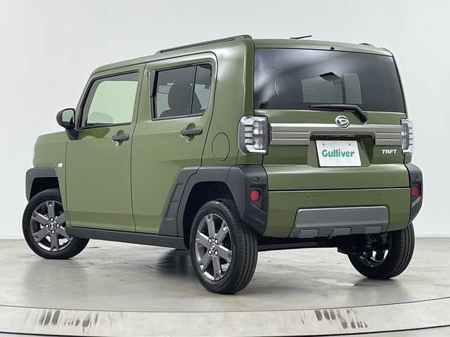 ダイハツ タフト G ダーククロムベンチャー 埼玉県 2025(令7)年 0.1千km フォレストカーキメタリック 届出済未使用車/ガラスルーフ/ルーフレール/スマートアシスト/・アダブティブクルーズコントロール/・衝突回避支援ブレーキ/・衝突警報機能/・ブレーキ制御付誤発進抑制機能/・車線逸脱抑制機能/・車線逸脱警報機能/・先行車発進お知らせ機能/・アダブティブドライビングビーム/・ふらつき警報/・標識認識機能/・路側逸脱警報機能/サイドビューランプ/コーナーセンサー/オートハイビーム/エコアイドル/前席シートヒーター/革巻きステアリング/ステアリングスイッチ/USB電源ソケット【グローボックス/センターコンソール】/カラーインフォメーションディスプレイ/電動パーキングブレーキ/プッシュスタート/スマートキー/LEDヘッドランプ/LEDフロントフォグランプ/オートライト/純正15インチアルミホイール/純正サイドプロテクター