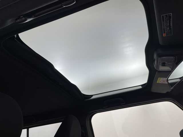 ダイハツ タフト G ダーククロムベンチャー 埼玉県 2025(令7)年 0.1千km フォレストカーキメタリック 届出済未使用車/ガラスルーフ/ルーフレール/スマートアシスト/・アダブティブクルーズコントロール/・衝突回避支援ブレーキ/・衝突警報機能/・ブレーキ制御付誤発進抑制機能/・車線逸脱抑制機能/・車線逸脱警報機能/・先行車発進お知らせ機能/・アダブティブドライビングビーム/・ふらつき警報/・標識認識機能/・路側逸脱警報機能/サイドビューランプ/コーナーセンサー/オートハイビーム/エコアイドル/前席シートヒーター/革巻きステアリング/ステアリングスイッチ/USB電源ソケット【グローボックス/センターコンソール】/カラーインフォメーションディスプレイ/電動パーキングブレーキ/プッシュスタート/スマートキー/LEDヘッドランプ/LEDフロントフォグランプ/オートライト/純正15インチアルミホイール/純正サイドプロテクター