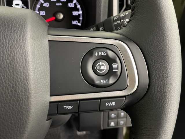 ダイハツ タフト G ダーククロムベンチャー 埼玉県 2025(令7)年 0.1千km フォレストカーキメタリック 届出済未使用車/ガラスルーフ/ルーフレール/スマートアシスト/・アダブティブクルーズコントロール/・衝突回避支援ブレーキ/・衝突警報機能/・ブレーキ制御付誤発進抑制機能/・車線逸脱抑制機能/・車線逸脱警報機能/・先行車発進お知らせ機能/・アダブティブドライビングビーム/・ふらつき警報/・標識認識機能/・路側逸脱警報機能/サイドビューランプ/コーナーセンサー/オートハイビーム/エコアイドル/前席シートヒーター/革巻きステアリング/ステアリングスイッチ/USB電源ソケット【グローボックス/センターコンソール】/カラーインフォメーションディスプレイ/電動パーキングブレーキ/プッシュスタート/スマートキー/LEDヘッドランプ/LEDフロントフォグランプ/オートライト/純正15インチアルミホイール/純正サイドプロテクター