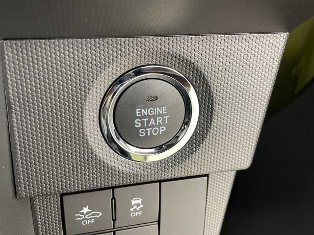 ダイハツ タフト G ダーククロムベンチャー 埼玉県 2025(令7)年 0.1千km フォレストカーキメタリック 届出済未使用車/ガラスルーフ/ルーフレール/スマートアシスト/・アダブティブクルーズコントロール/・衝突回避支援ブレーキ/・衝突警報機能/・ブレーキ制御付誤発進抑制機能/・車線逸脱抑制機能/・車線逸脱警報機能/・先行車発進お知らせ機能/・アダブティブドライビングビーム/・ふらつき警報/・標識認識機能/・路側逸脱警報機能/サイドビューランプ/コーナーセンサー/オートハイビーム/エコアイドル/前席シートヒーター/革巻きステアリング/ステアリングスイッチ/USB電源ソケット【グローボックス/センターコンソール】/カラーインフォメーションディスプレイ/電動パーキングブレーキ/プッシュスタート/スマートキー/LEDヘッドランプ/LEDフロントフォグランプ/オートライト/純正15インチアルミホイール/純正サイドプロテクター